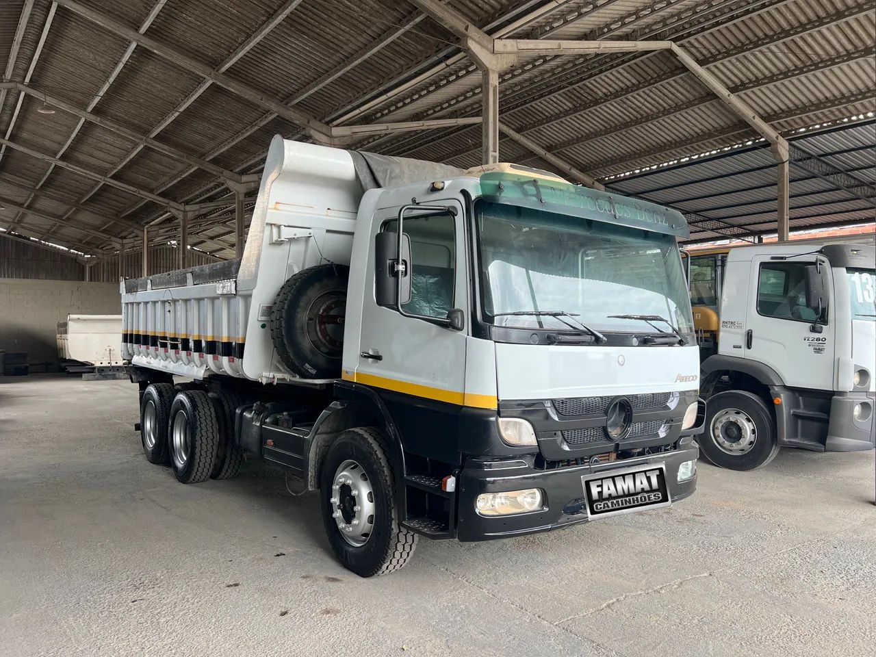 Mercedes Benz 2428 caçamba - Foto 2
