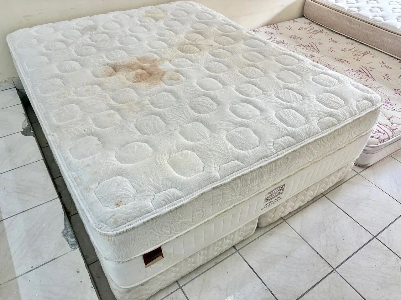 Cama Box de casal Queen, cama de casal Simmons 