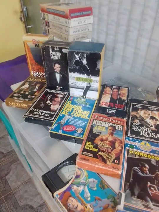Fitas VHS: lote 40 filmes em inglês + 10 fitas brinde cx.papel. Várias inéditas no Brasil! - Foto 3