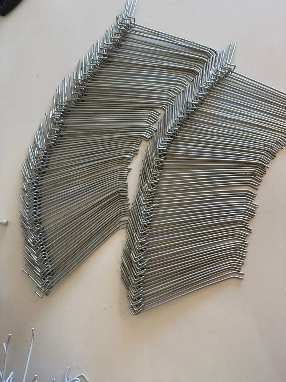 191 cabides Ganchos de metal para painel aramada 