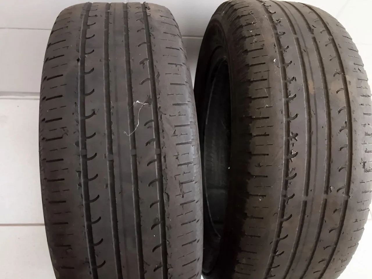 02 Pneus 215 60 R17 - Foto 4