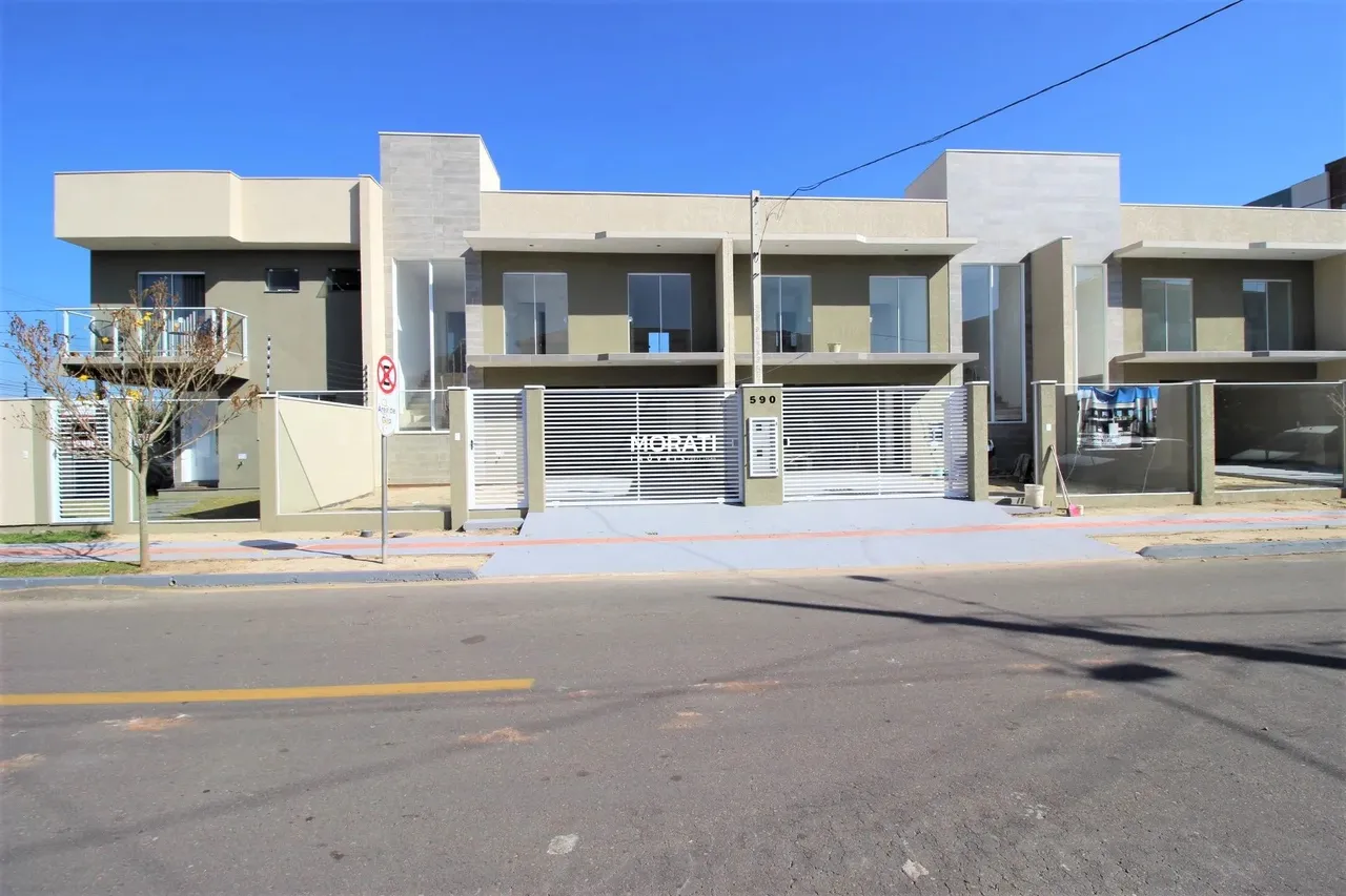Excelente sobrado na Cidade Jardim, com uma faxada moderna sendo 03 Quartos Com Suite e Cl