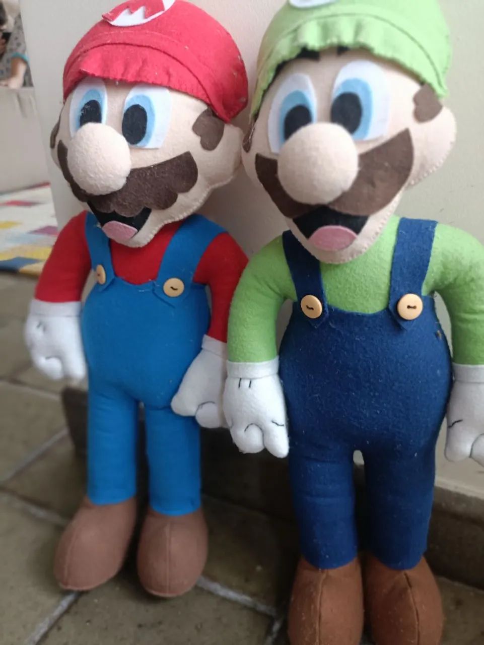 Bonecos de feltro Mario e Luigi, medindo 45 cm de altura - Foto 4