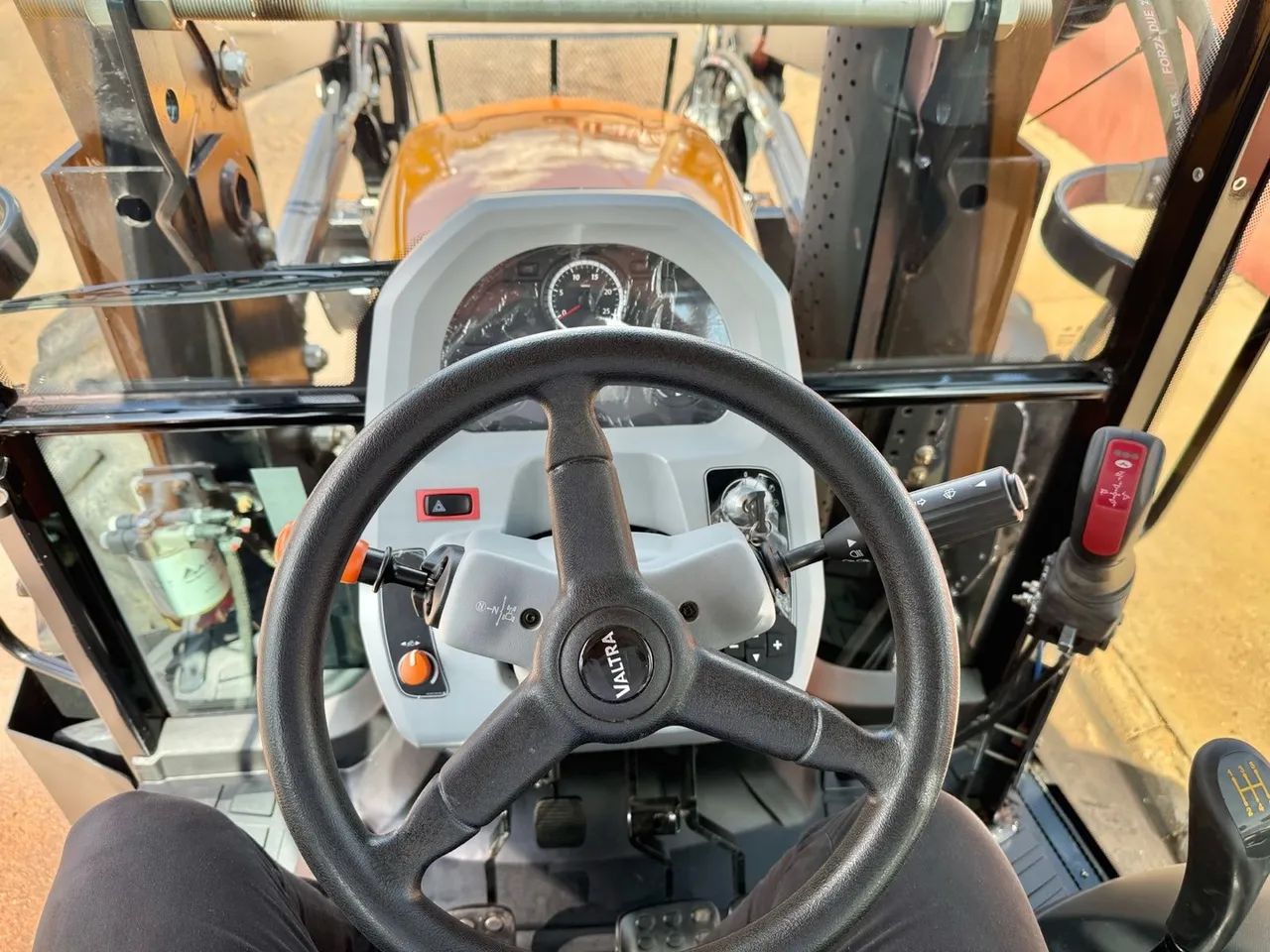 Trator valtra A134 ano 2023 159horas  - Foto 6
