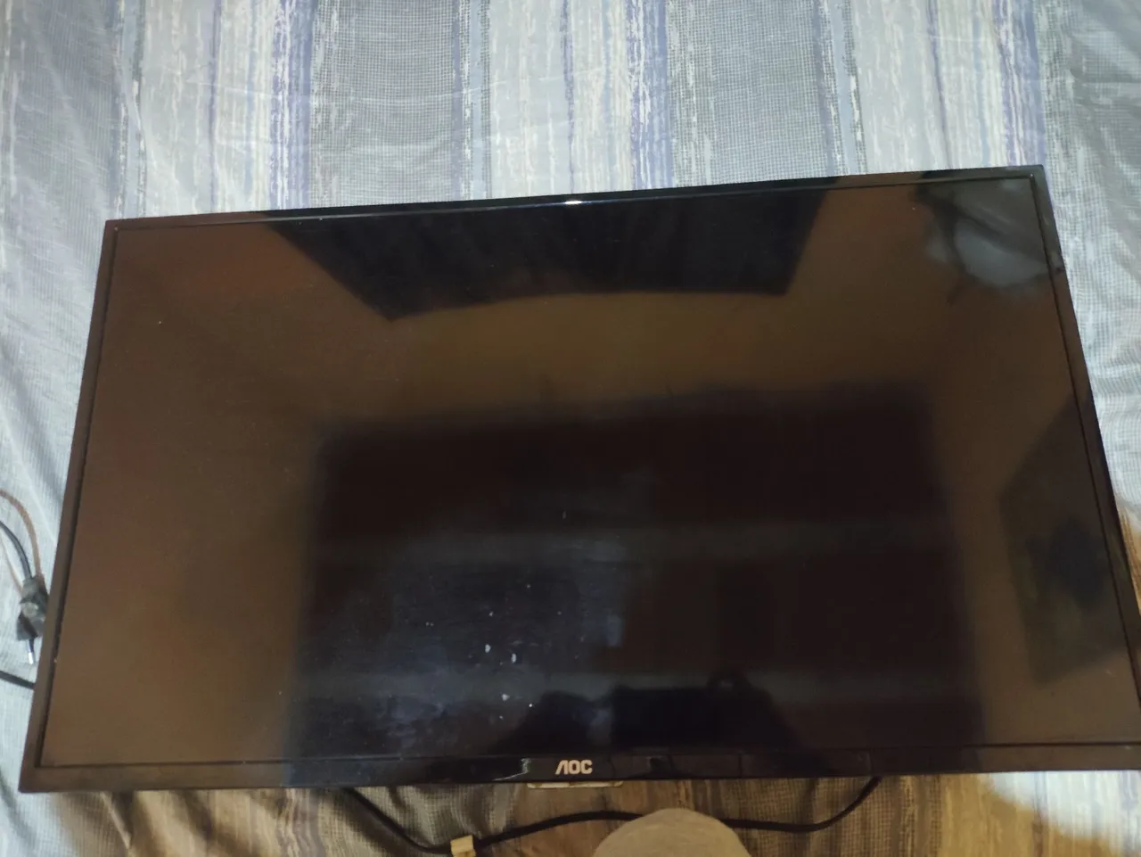 TV AOC 32 polegadas com display queimado.