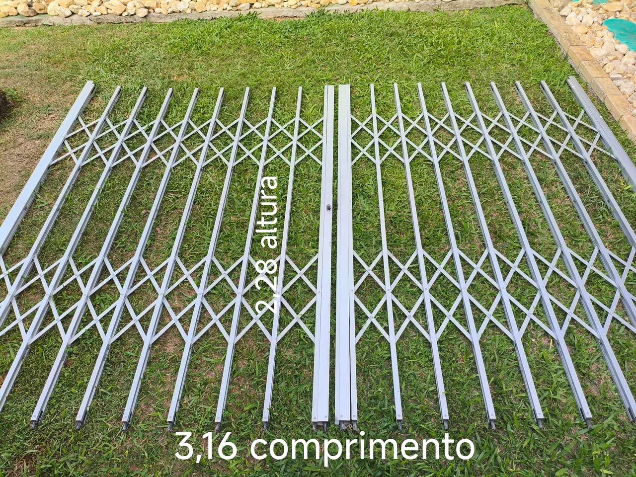 Porta pantográfica de proteção em alumínio 