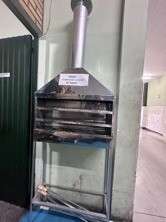 Churrasqueira inox com chamine 0,88x  0,22