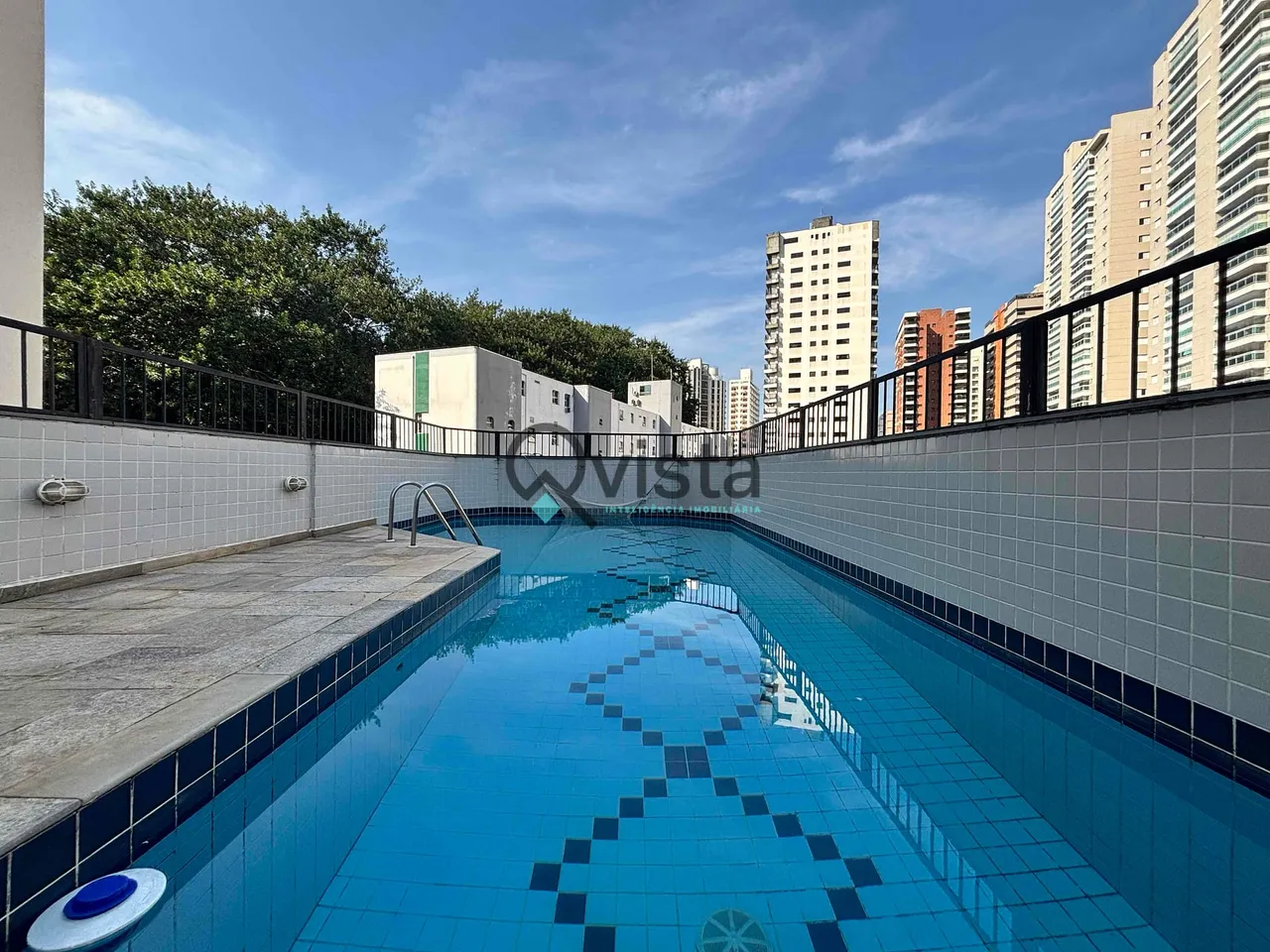 Apartamento para Locação Anual na Astúrias no Guarujá SP | QVista Inteligência Imobiliária