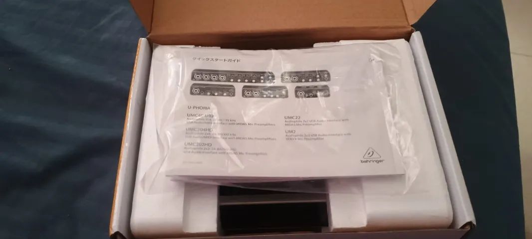 Interface de Audio Behringer Um2 64842078228481123