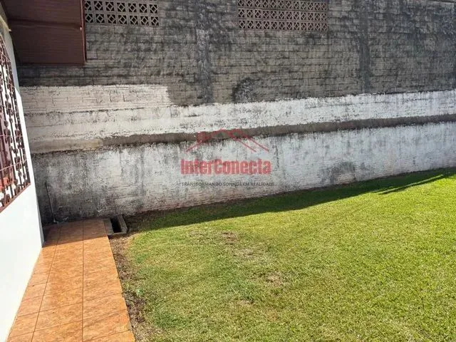 Casa com 5 Quarto(s) e 2 banheiro(s) para Alugar, 200 m² por R$ 3990 / Mês