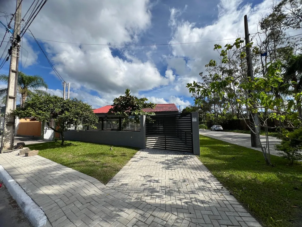 VENDO LINDA CASA ACABAMENTO ALTO PADRÃO