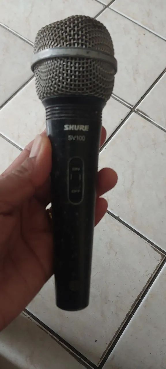 Microfone Shure SV 100. Aceito troca por teclado