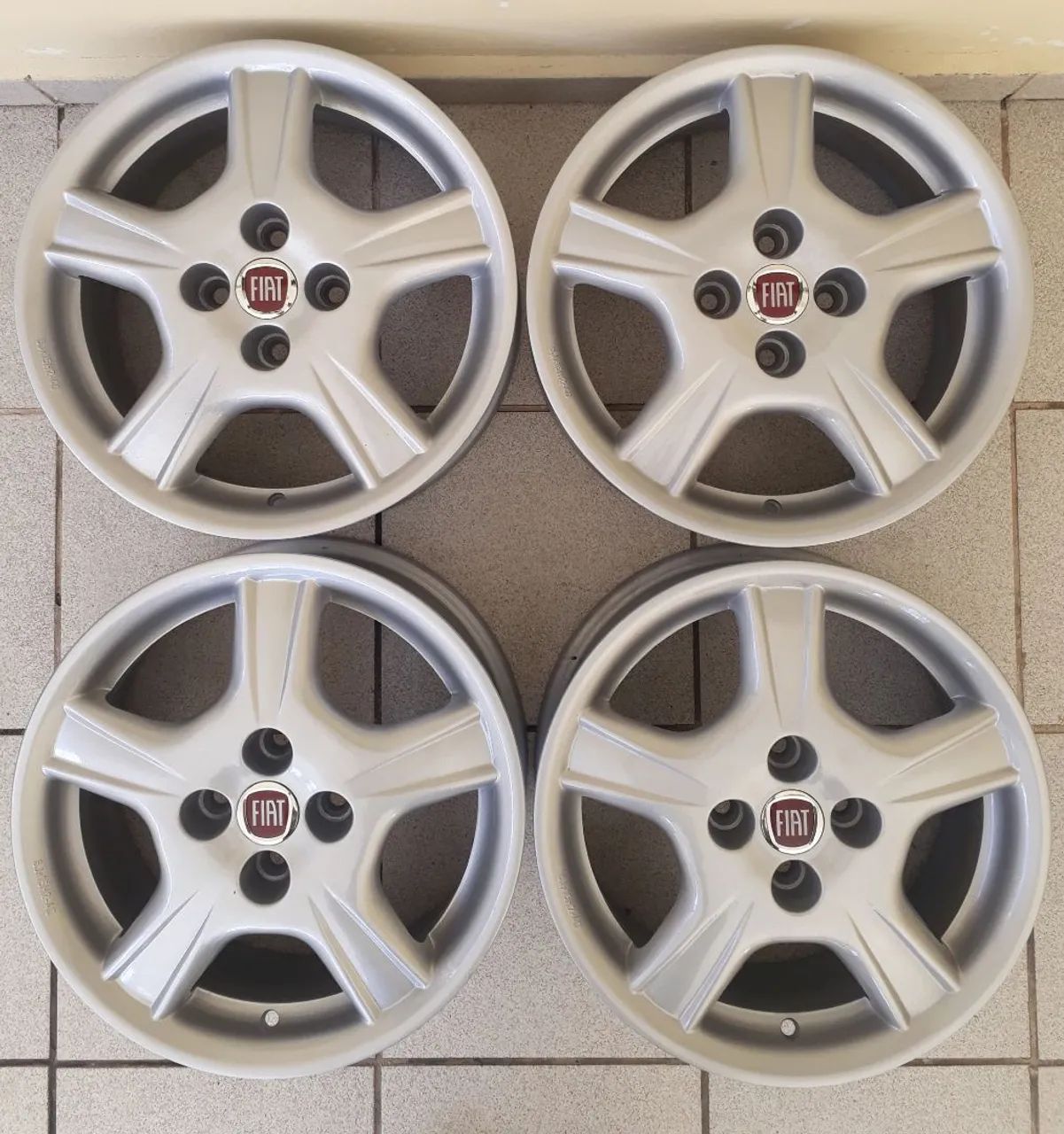 Jogo de rodas aro 15 Fiat original  - Foto 3