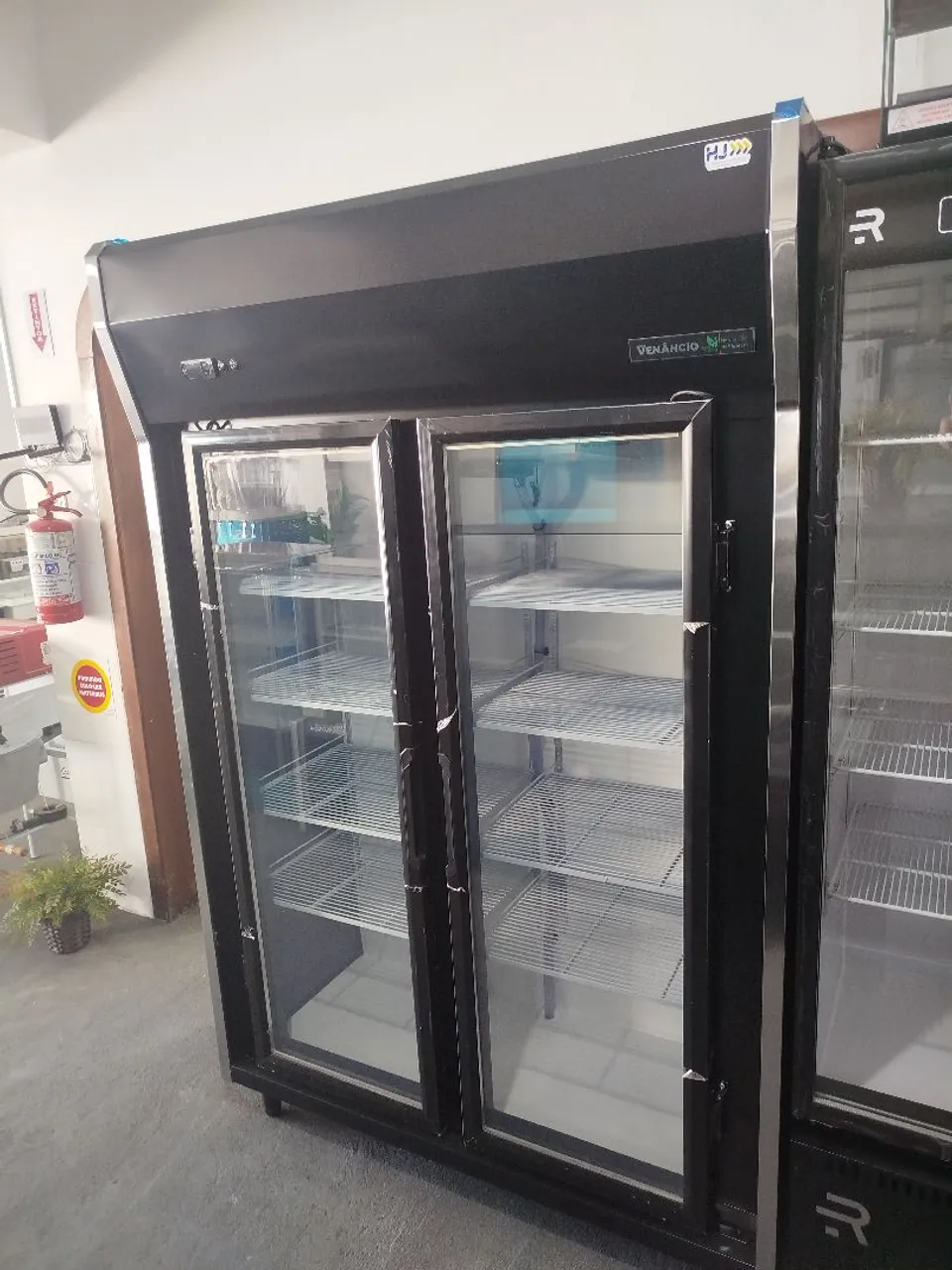 R1 Refrigerador 2 portas com 4 níveis de prateleiras Venâncio