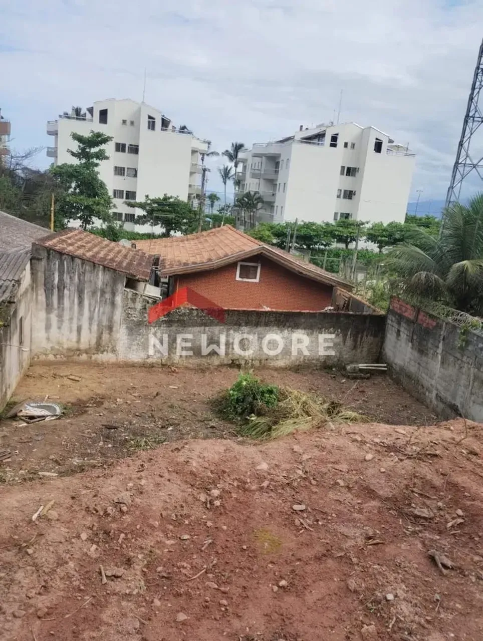 Lote em Rua Anna Zamarzahl Y Carnero - Balneário Gardem Mar - Caraguatatuba/SP