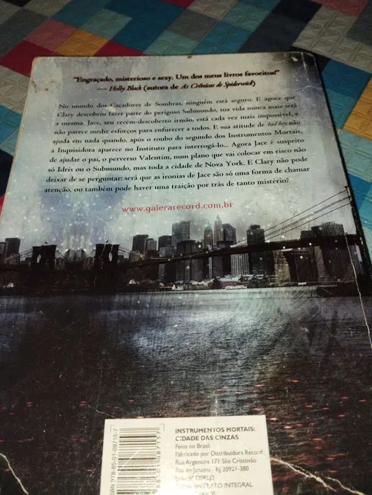 Livro Cidade das cinzas - Foto 4