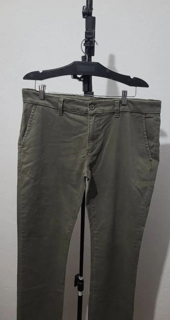 Calça de Sarja Verde militar N° 46/48, bonita, original, sofisticada, bem confortável.  - Foto 4