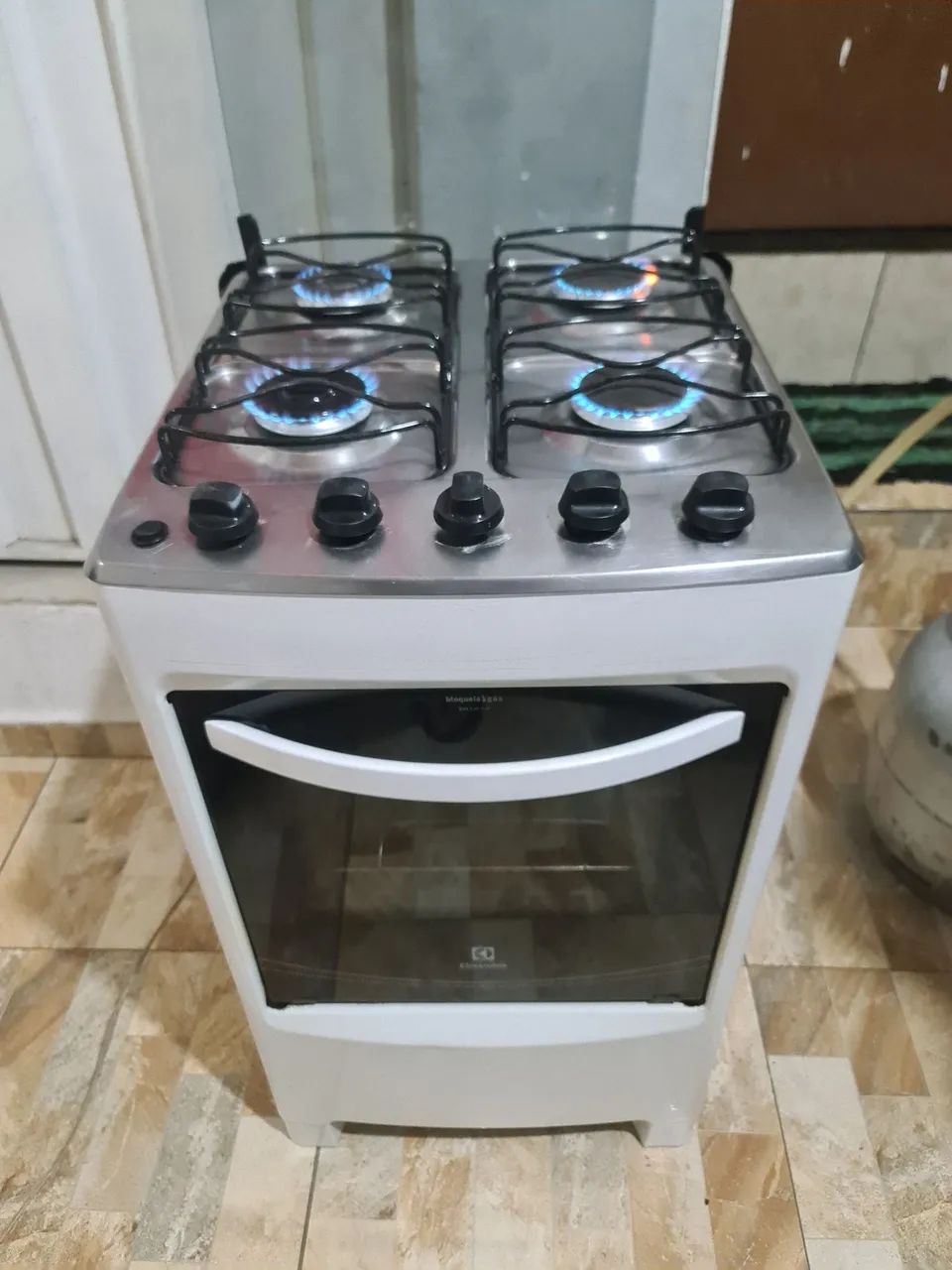 Fogão Eletrolux acendimento automático 