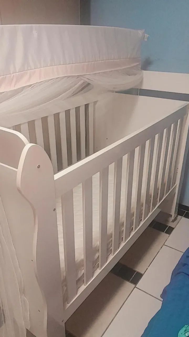 Berço grande de rodinhas com colchão modelo americano não usado 2