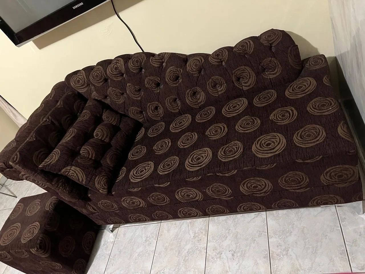 Divã/Chaise - acompanha puff na mesma estampa  - Foto 4