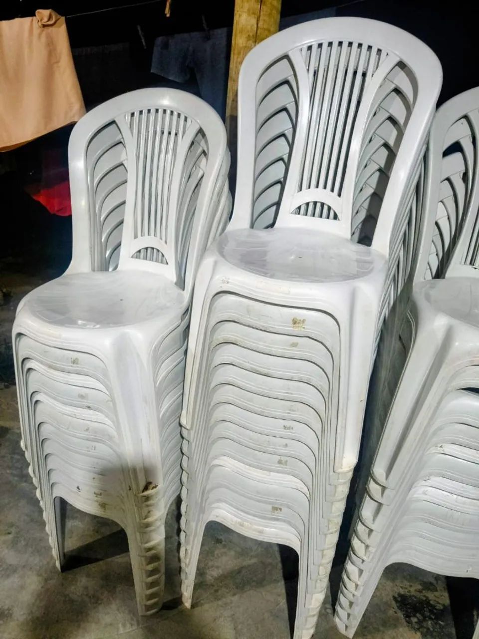 jogo de mesa plástica com 4 cadeiras - Foto 3
