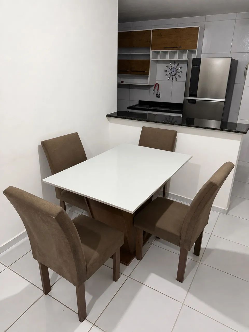 Mesa de 4 Cadeiras (Em excelente estado)