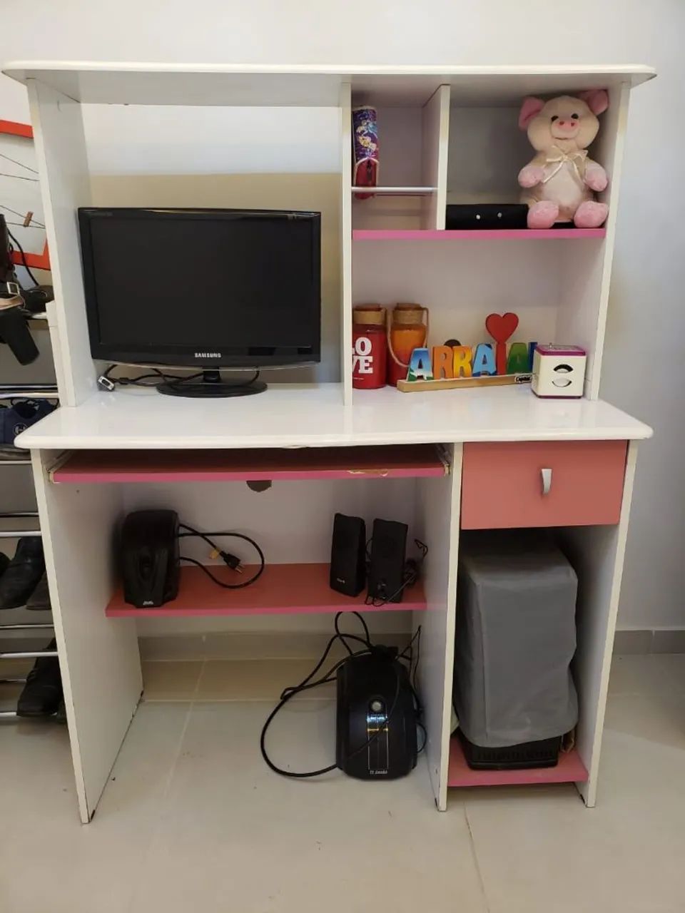 Mesa para computador desktop / notebook usada - Branco e rosa. - Foto 4