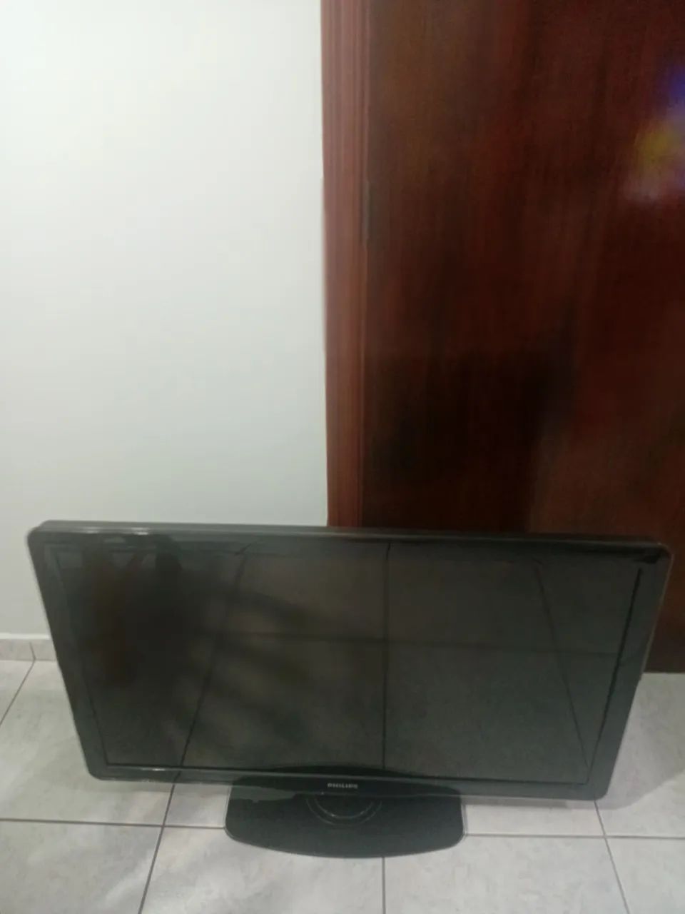 Televisão 42" da marca Philips, Ful HD, Convencional
