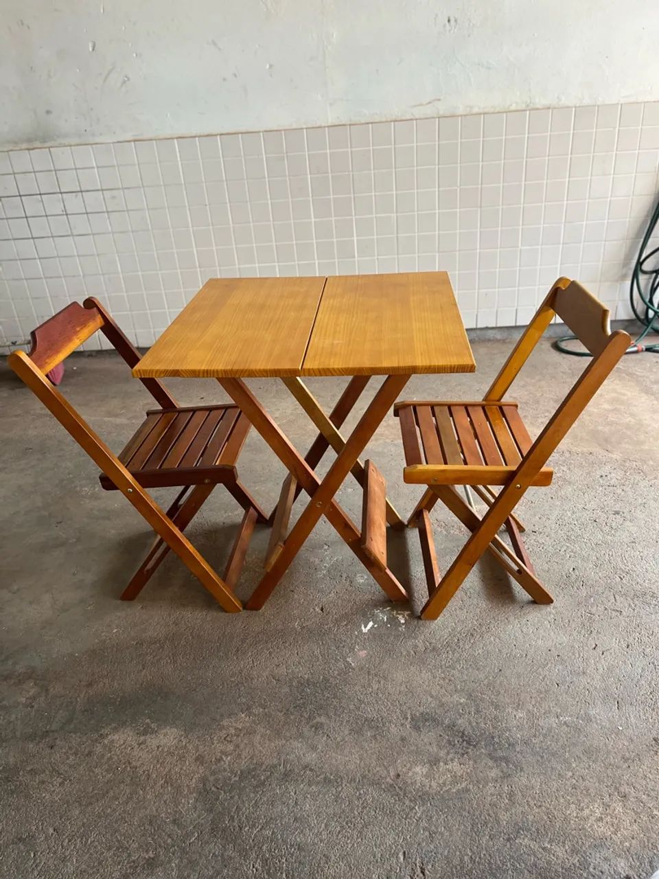 Conjunto de 5 mesas com 2 cadeiras cada - Foto 2