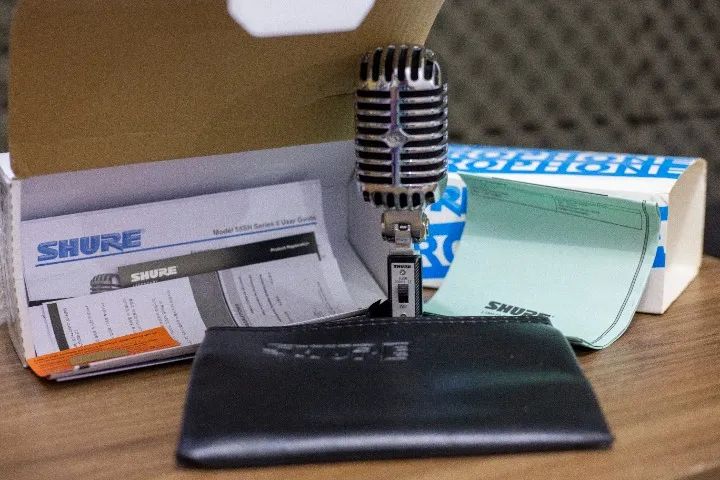 Microfone Clássico Shure 55sh Series Il Dinâmico Cardioide Cromado - Foto 3