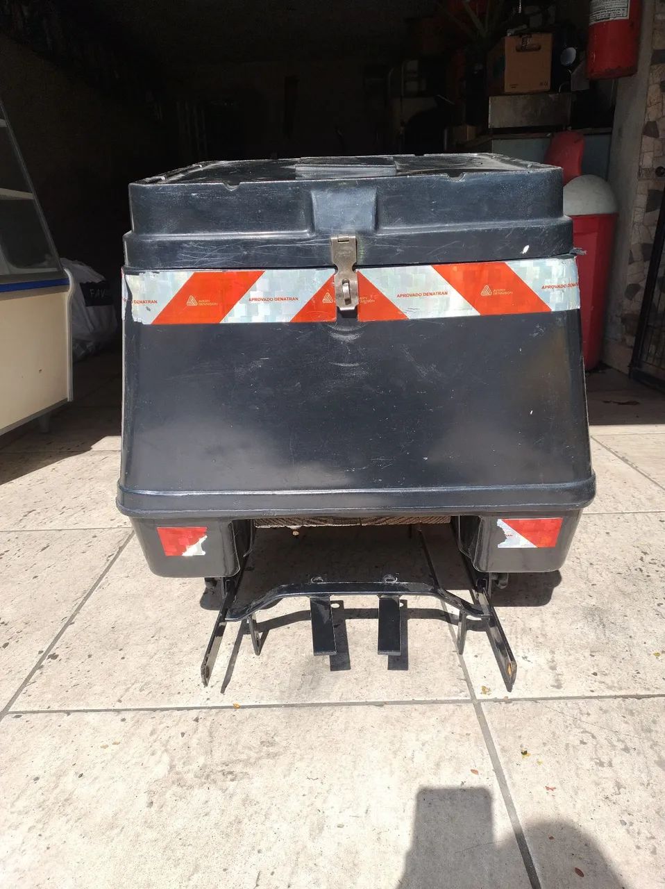 Bauleto 135 litros com suporte 