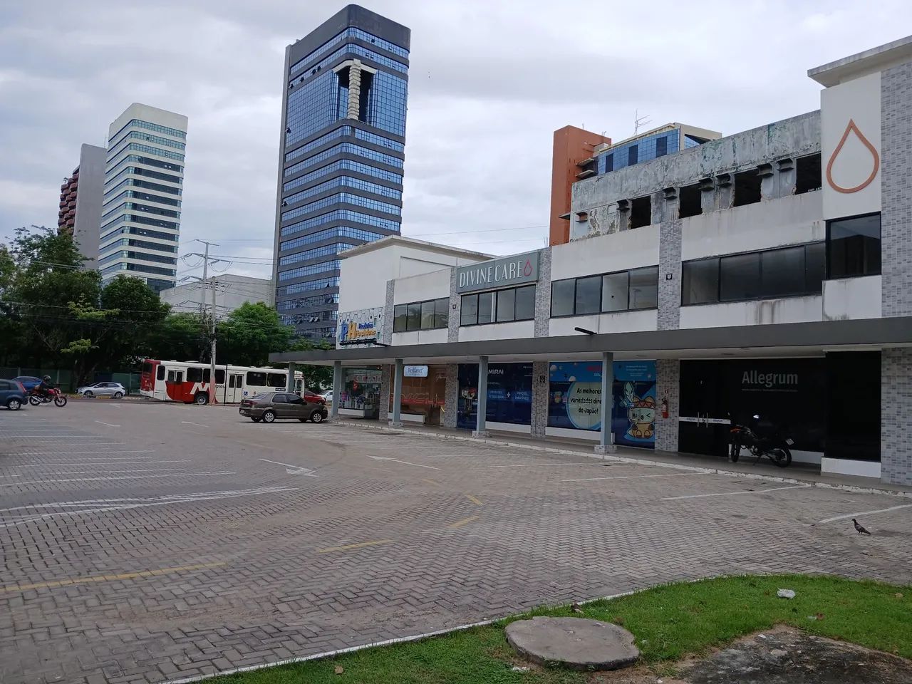 Aluga- se Sala Comercia Djama Batista 200m2 Creci-Am 6789  *