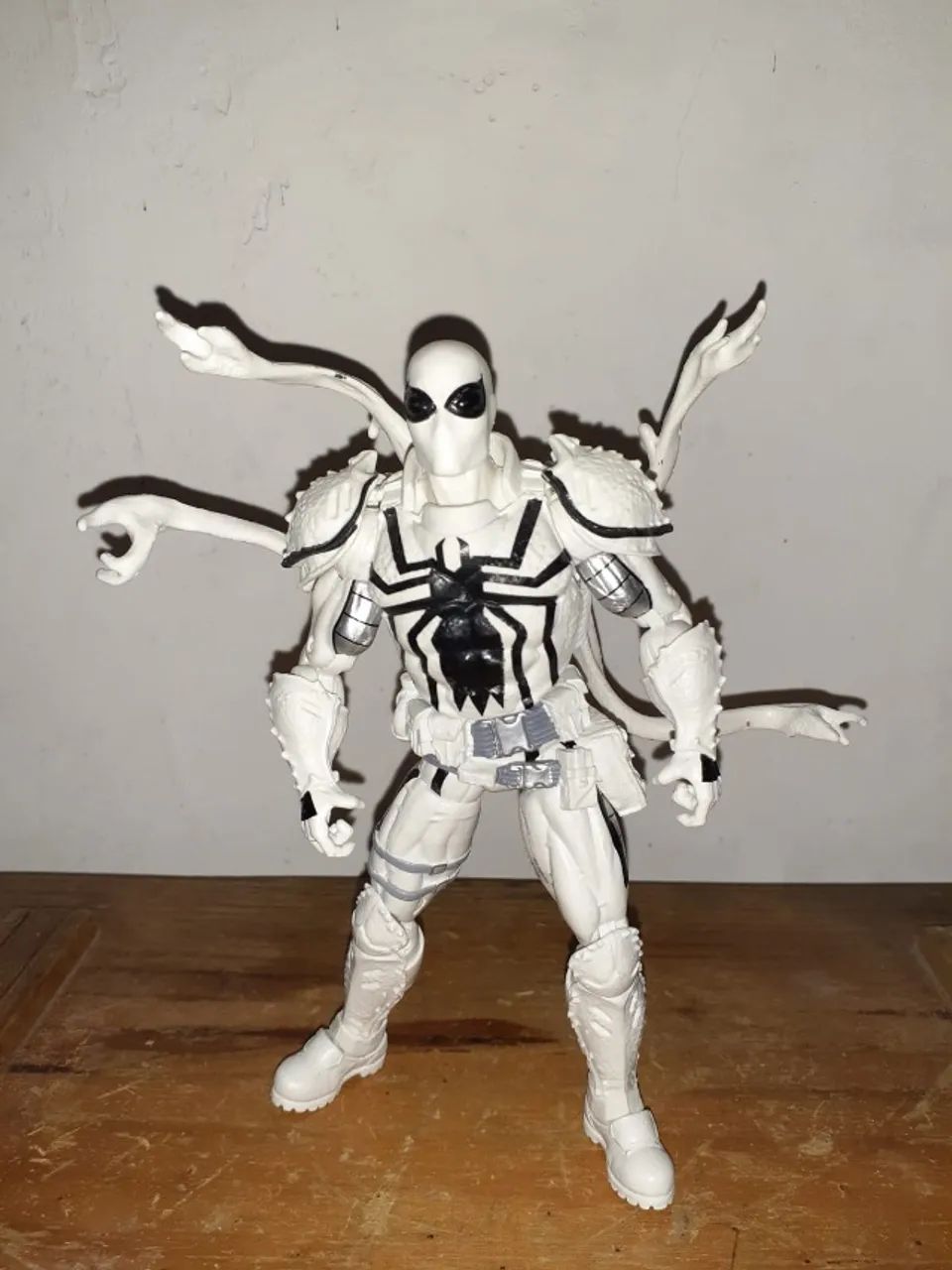 Agente Venon Branco Marvel Legends