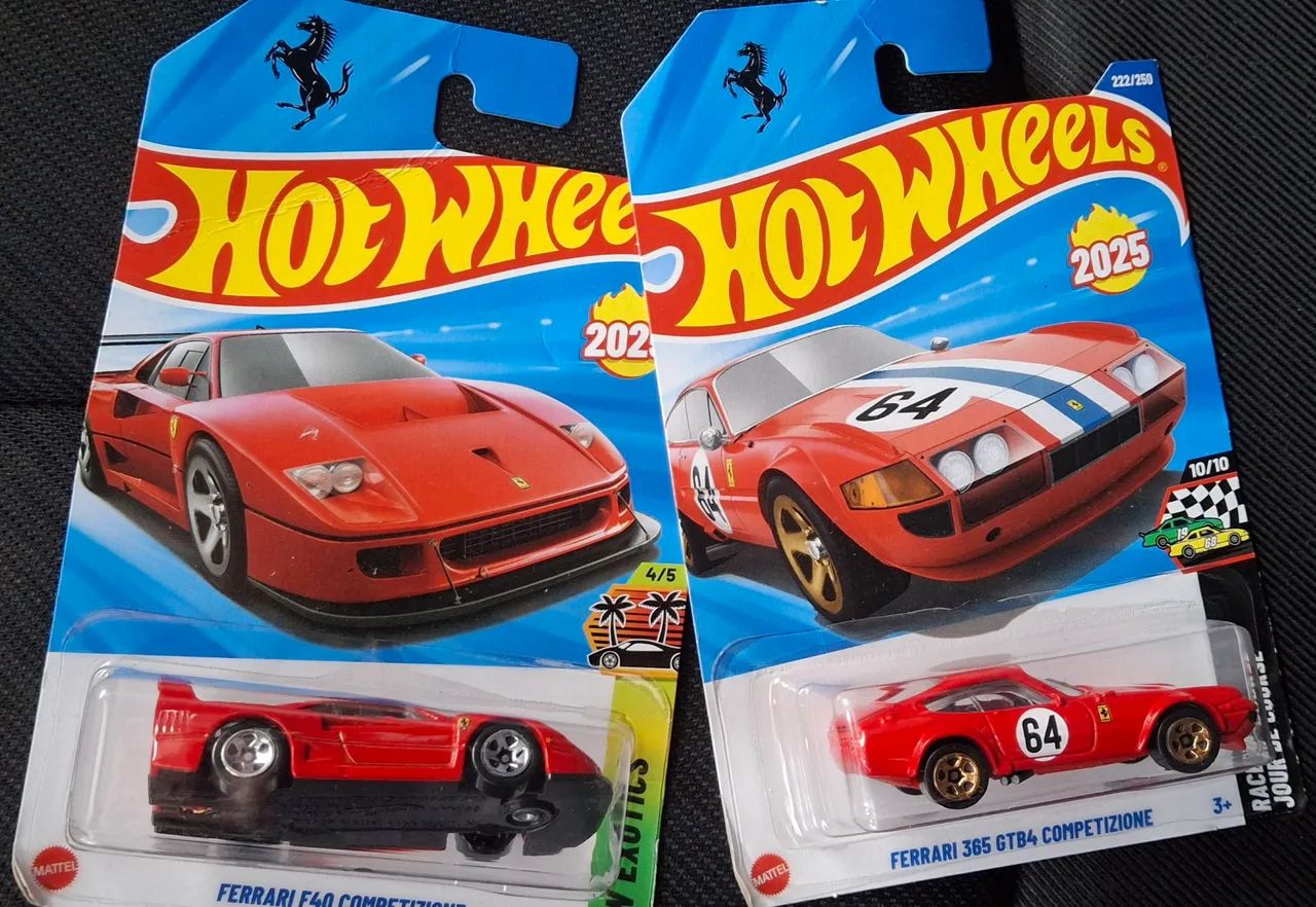 2 ferraris Hot wheels