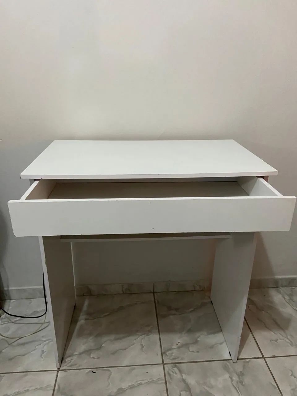 Escrivaninha branca/ com gaveta - Foto 2