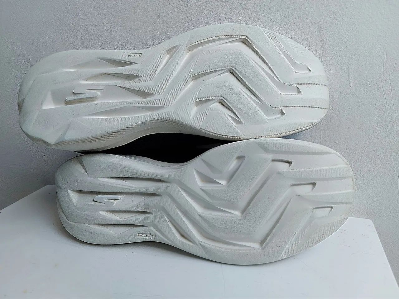 Tênis Skechers 41 - Foto 3