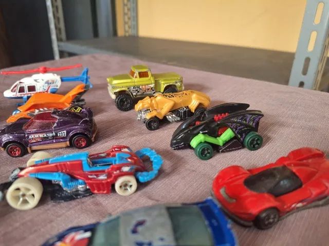 Lote de carrinhos hotwheels usados - Foto 5