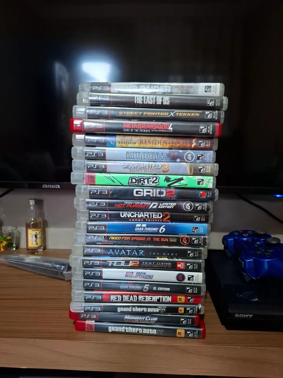 Vendo ps3 com 25 jogos 