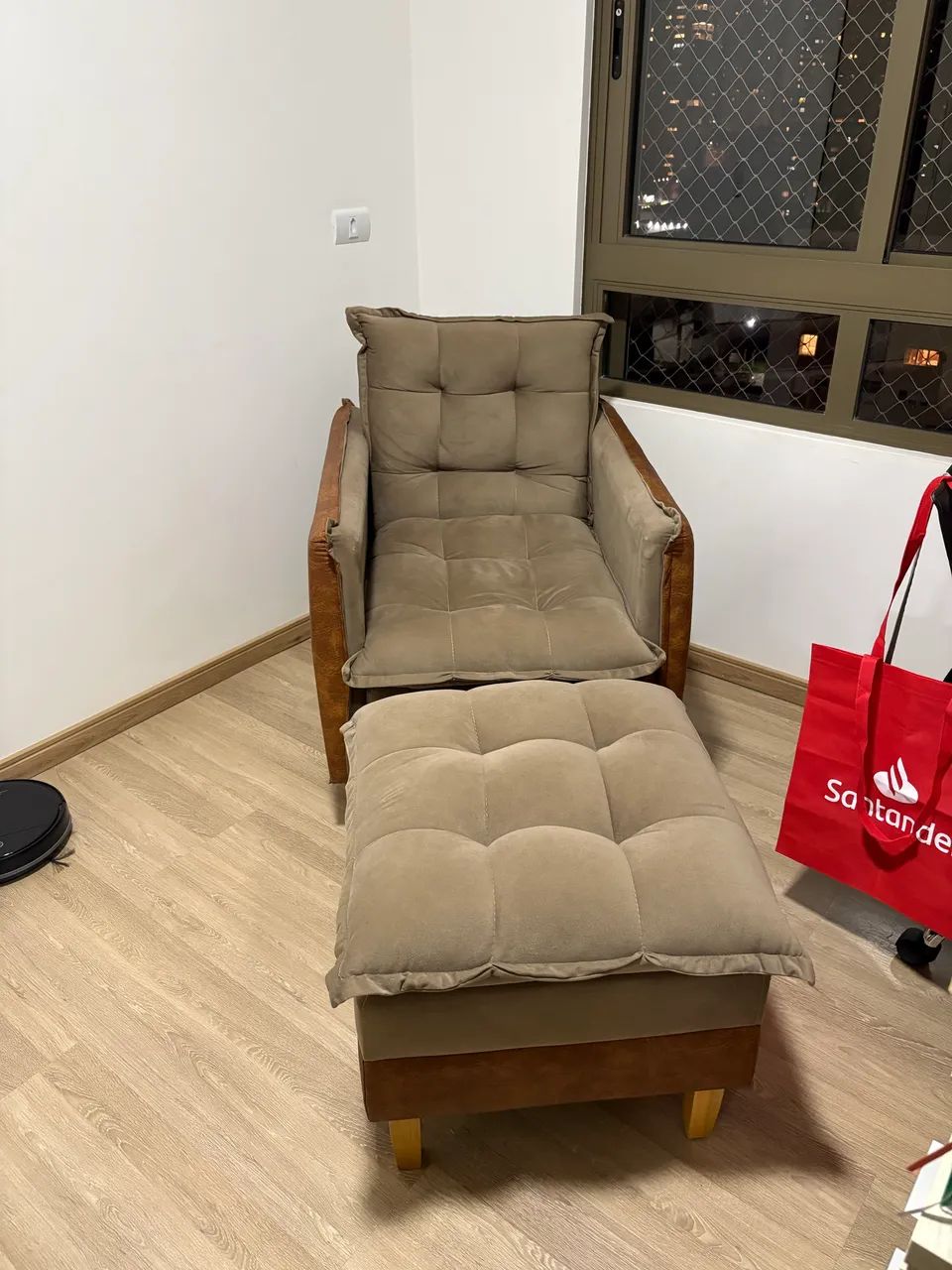 Poltrona Reclinável Com Puff Caramelo Bege - Foto 4