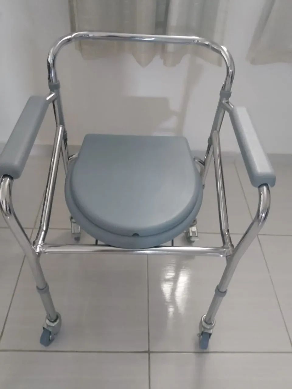 Cadeira de rodas para banho 