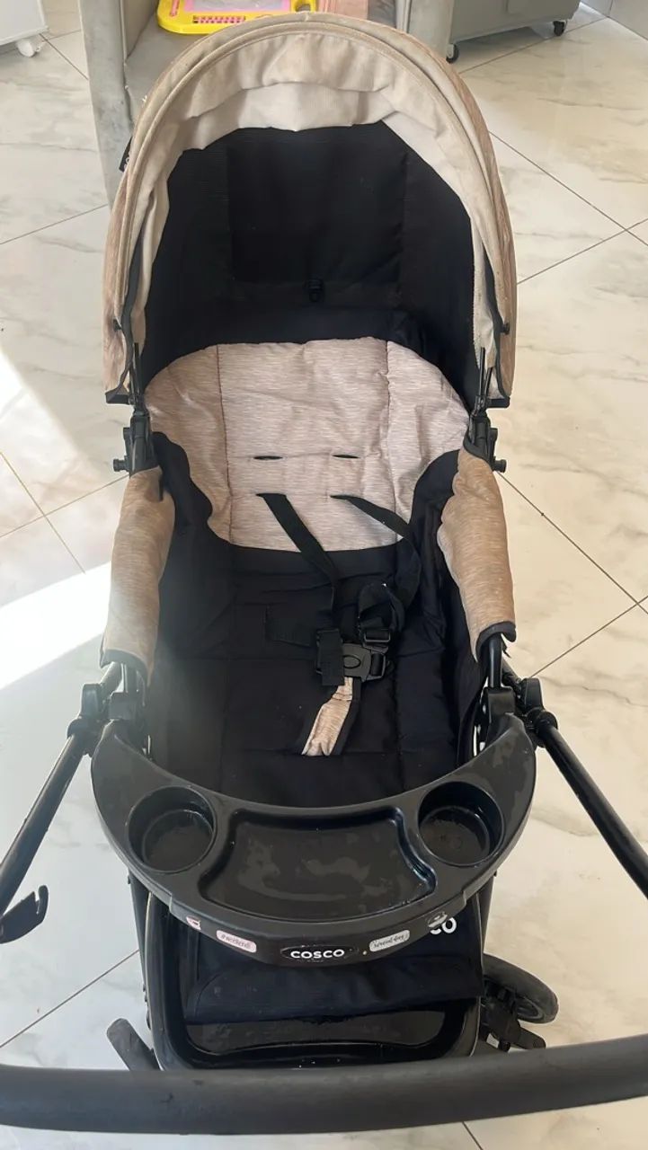Carrinho de bebê + bebê conforto Cosco