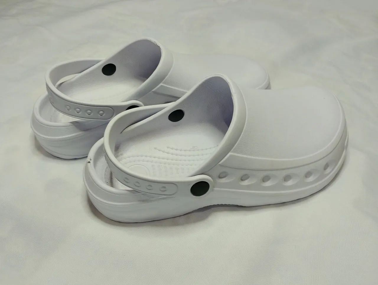 Babuche Crocs fechada