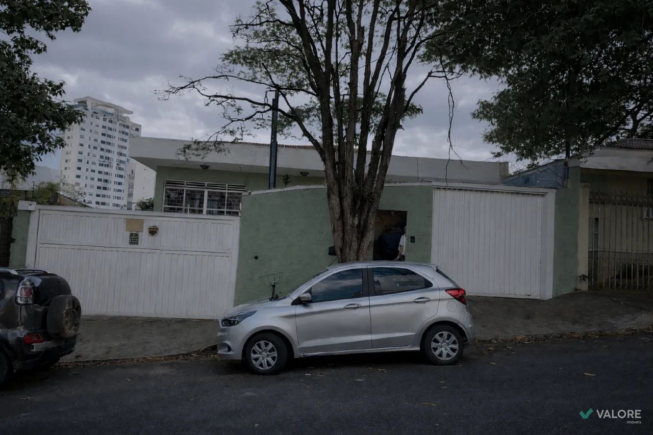 Casa Comercial com 7 Quartos e 4 banheiros à Venda, 468 m² - Foto 2