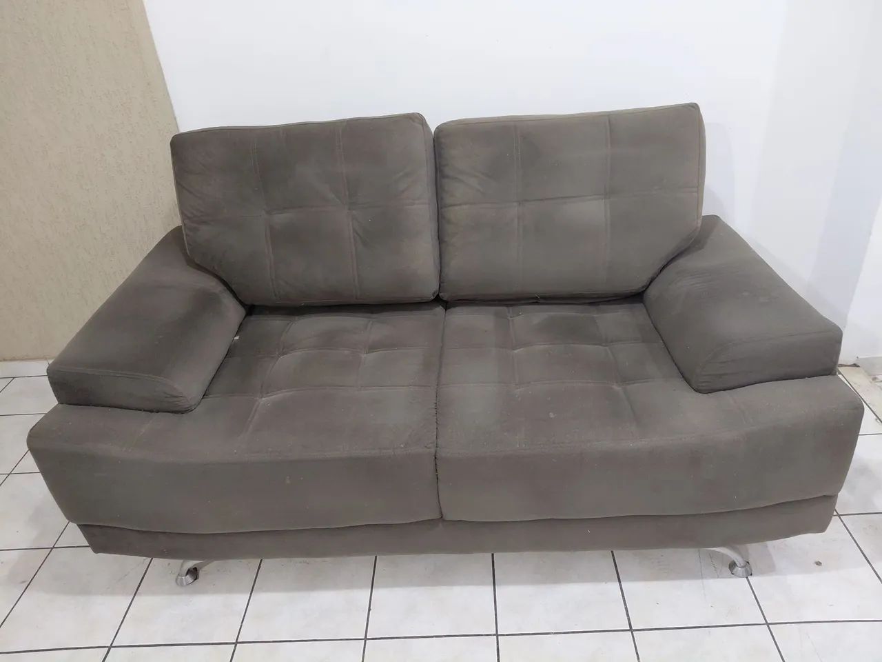 Sofá 2 lugares - 180cm X 100cm X 50cm
