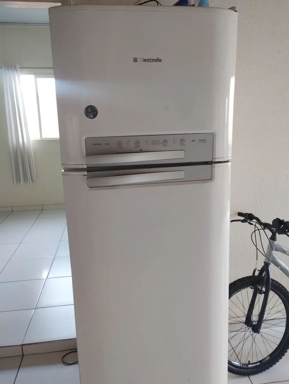 Vendo geladeira 
