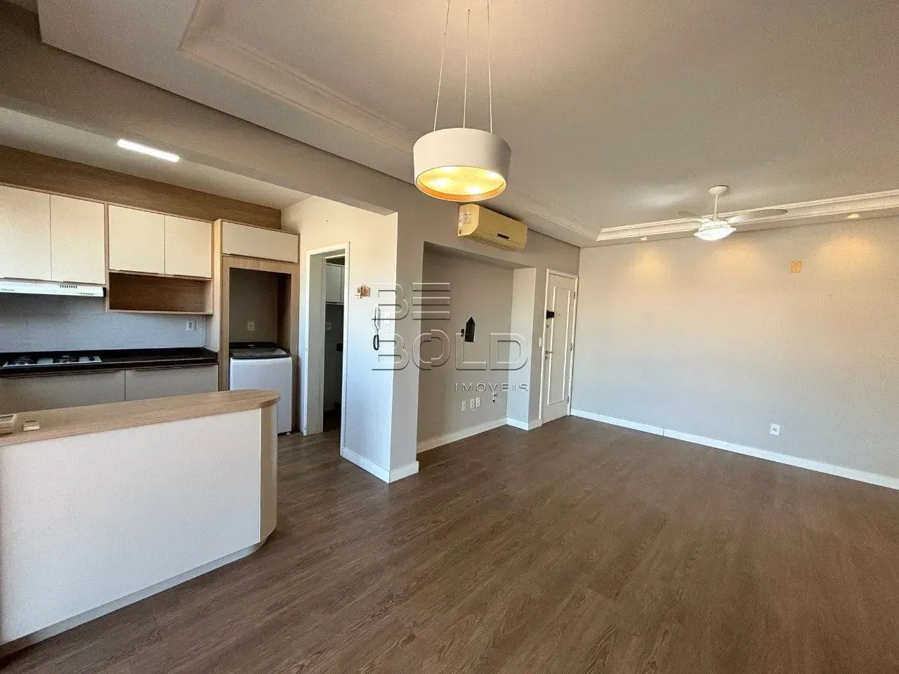 Apartamento com sacada e 2 dormitórios em Coqueiros - Foto 5