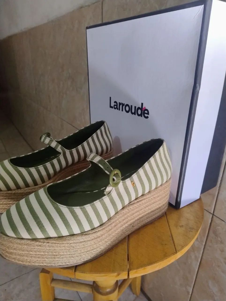 Sandália Larroude plataforma 36 - Foto 2