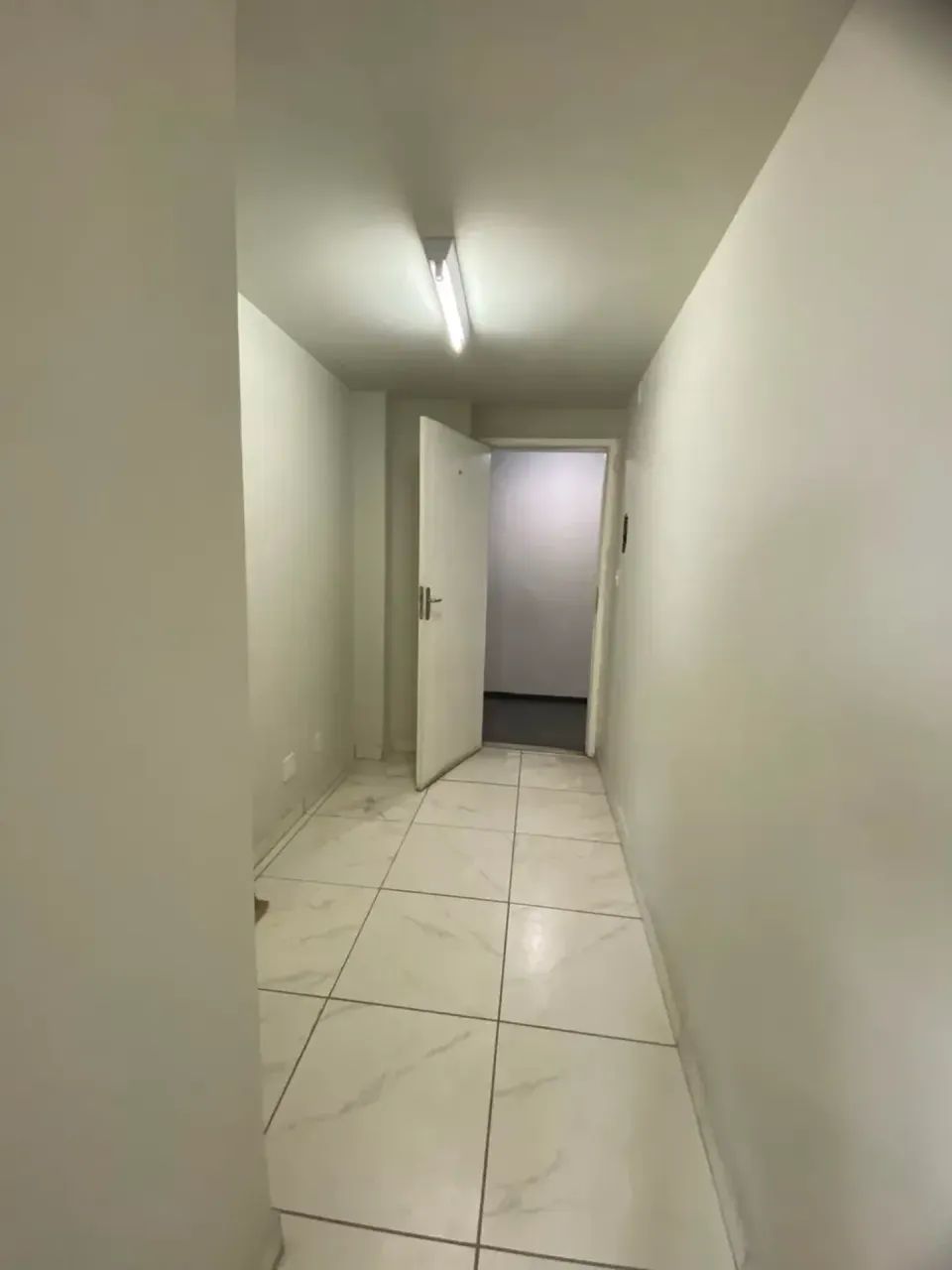 SALA COMERCIAL NO ED. ELDORADO · AV. BRIGADEIRO LIMA E SILVA · BEM ILUMINADA · R$. 1.000,0 - Foto 4