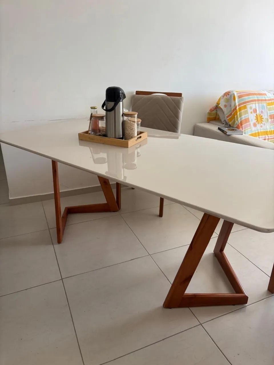 Mesa de vidro 180x90cm pé de madeira 