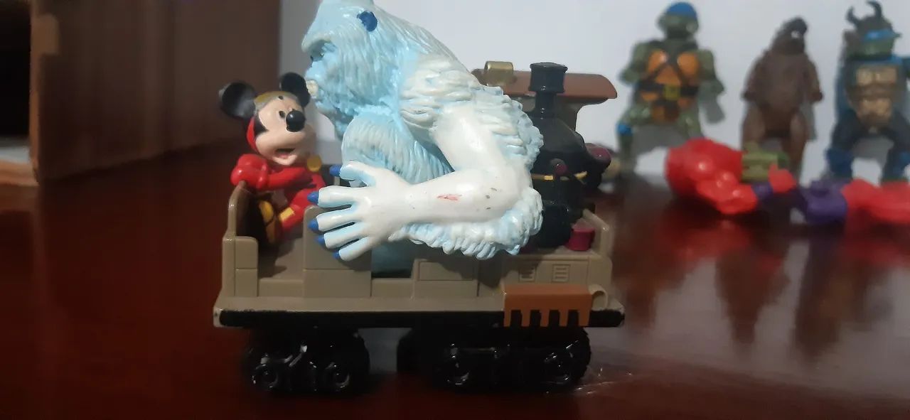 Bonecos TMNT/Disney antigos com avarias  - Foto 4